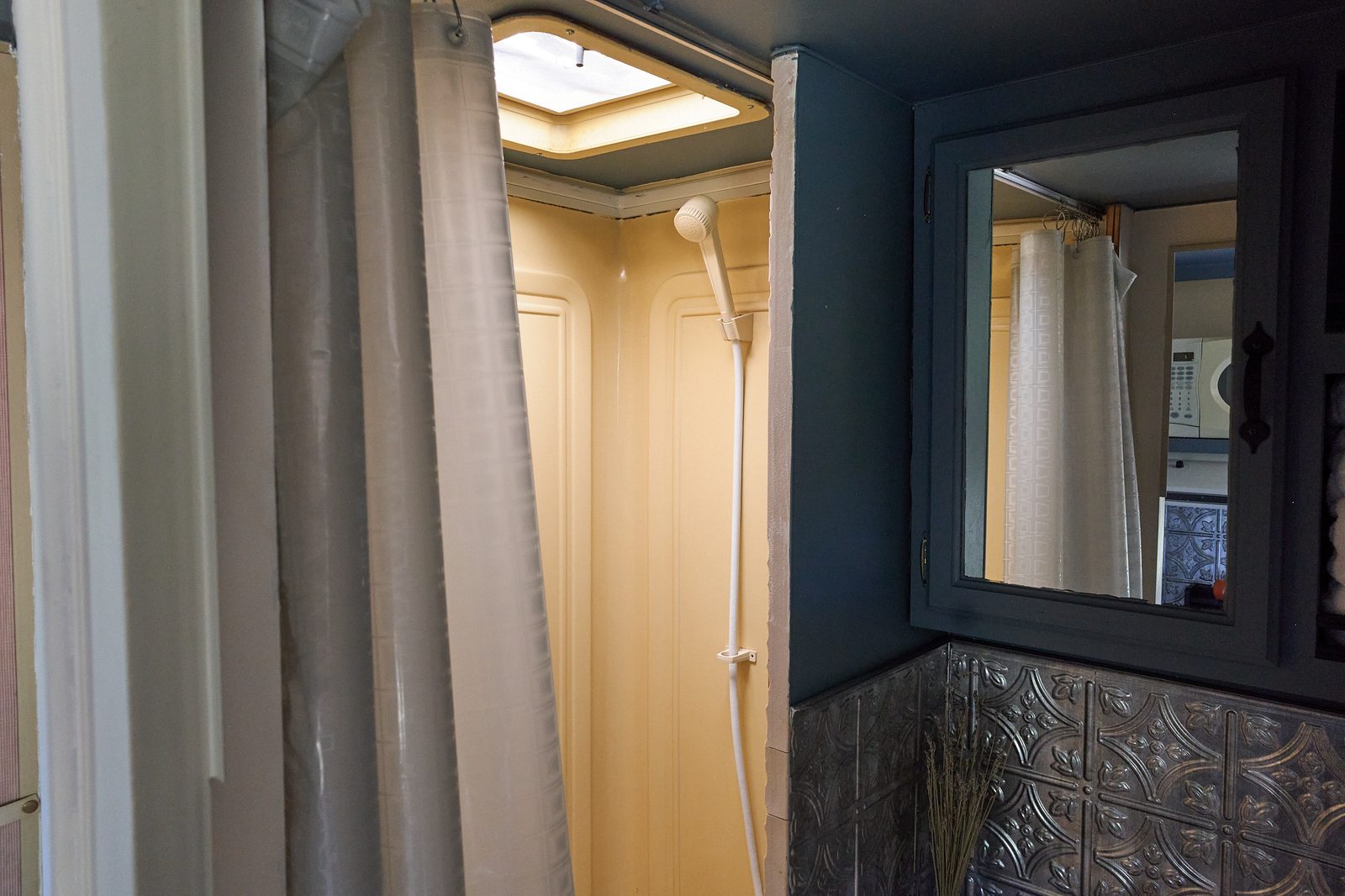 The camper's bathroom.